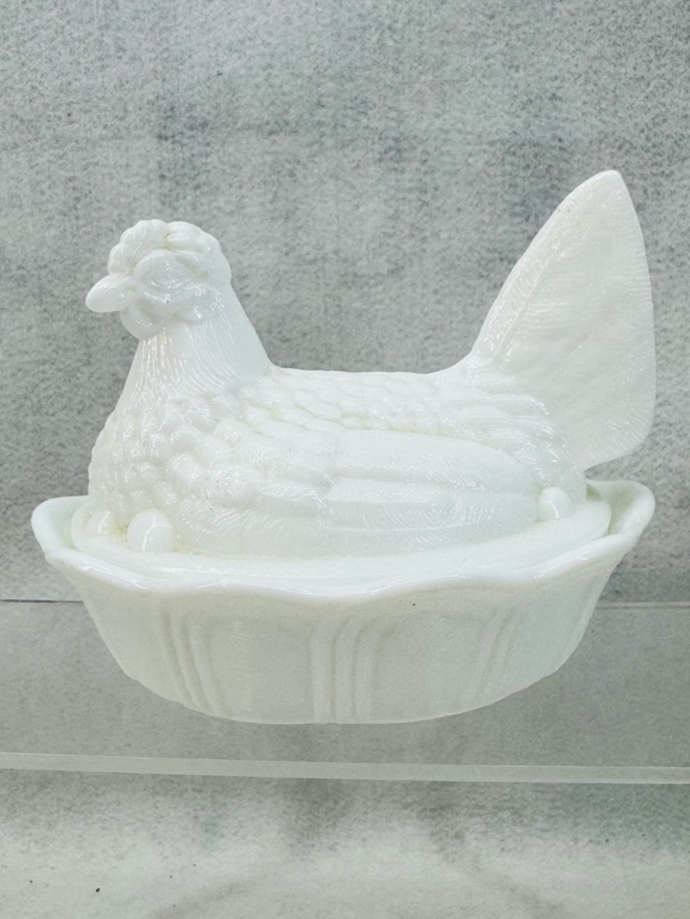 EUC Fenton White Milk Glass Hen on Nest Split Tail 5.5”x4.75”